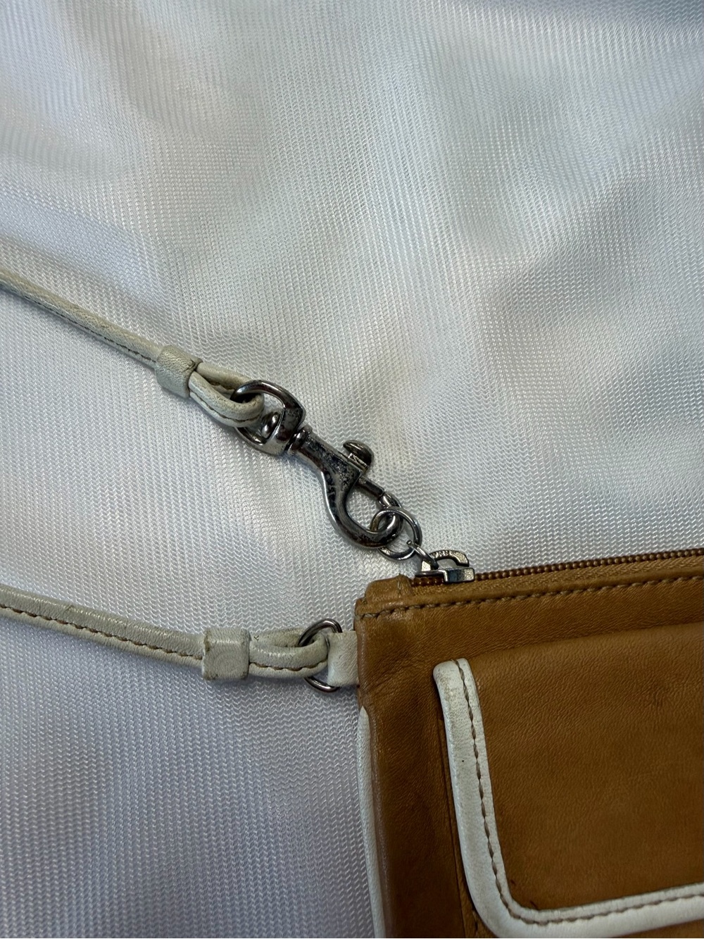Coach Vintage Y2K Tan Leather & White Trim Wristlet with Signature C Lining - Picture 6 of 6